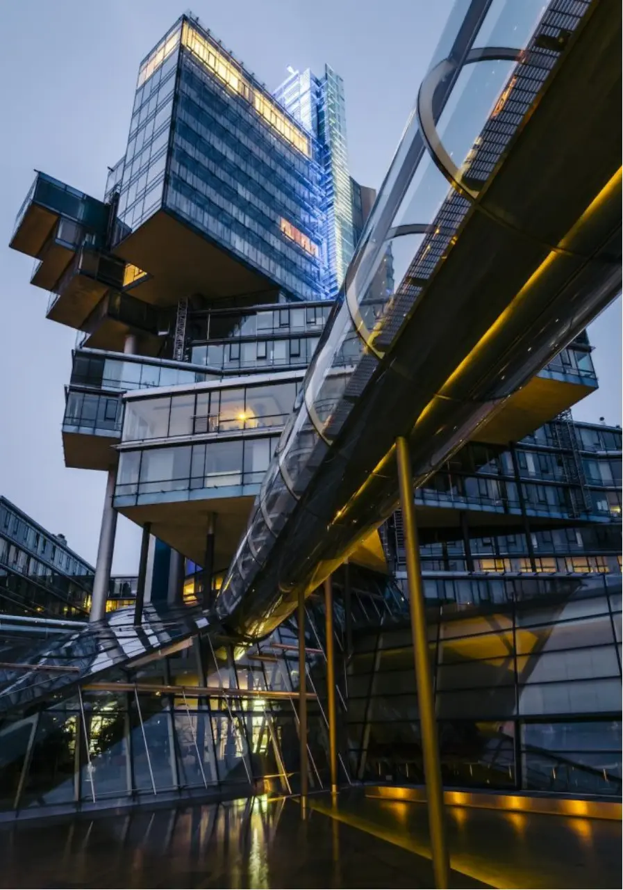 Fachada de edifício comercial moderno